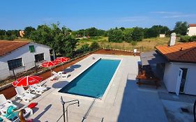 House Lucija Family Apartments For Max 6 Persons With Pool In Porec